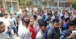 হিলি চেকপোস্টে যাত্রীদের ভোগান্তি সার্ভার জটিলতায়